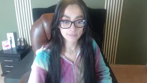 Snapshot of desiring__angel chatting on December 2024 04:39:01 PM Desiring Angel online show from December 2024 04:39:01 PM