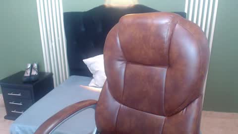 Snapshot of desiring__angel chatting on December 2024 10:38:02 AM Desiring Angel online show from December 2024 10:38:02 AM