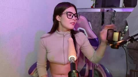 destinya_ online show from May 2026 11:05:01 AM