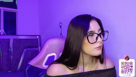Snapshot of destinya_ chatting on June 2026 05:17:02 PM destinya_ online show from June 2026 05:17:02 PM