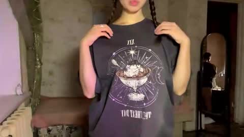 Pippi online show from November 2025 03:38:02 AM