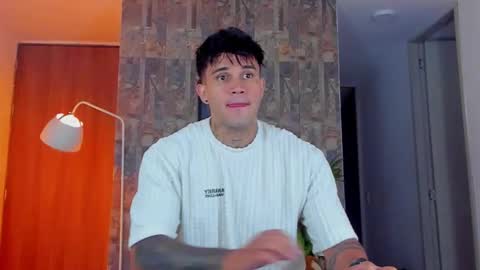 JULIAN online show from November 2025 10:41:02 PM