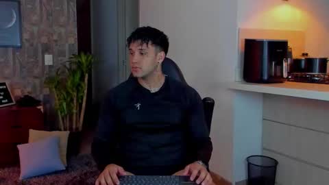 JULIAN online show from November 2025 12:14:02 AM