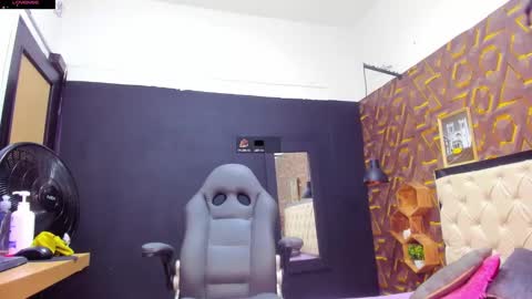 Madisson online show from February 2025 08:04:01 PM