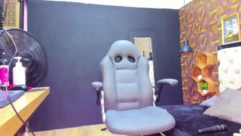 Madisson online show from February 2025 07:02:02 PM