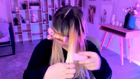 Snapshot of diaangell chatting on November 2025 07:45:02 PM Dia online show from November 2025 07:45:02 PM