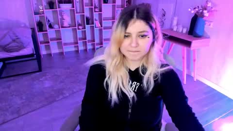 Snapshot of diaangell chatting on November 2025 07:50:01 AM Dia online show from November 2025 07:50:01 AM