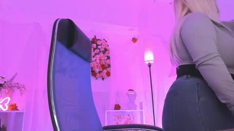 Snapshot of diaangell chatting on November 2025 01:26:02 AM Dia online show from November 2025 01:26:02 AM