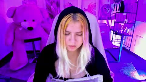 Snapshot of diaangell chatting on November 2025 12:35:02 AM Dia online show from November 2025 12:35:02 AM