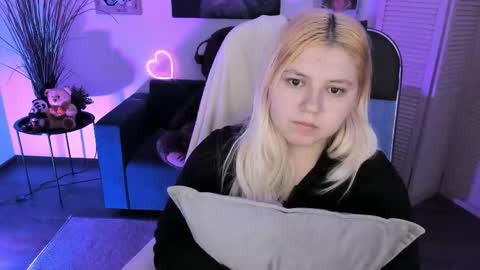 Snapshot of diaangell chatting on November 2025 09:06:01 PM Dia online show from November 2025 09:06:01 PM