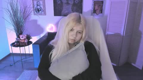 Snapshot of diaangell chatting on November 2025 09:18:01 PM Dia online show from November 2025 09:18:01 PM