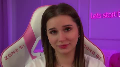 Snapshot of dianabecker chatting on June 2026 02:33:01 PM Diana online show from June 2026 02:33:01 PM