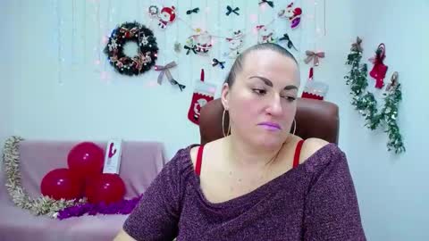 Diana online show from December 2025 06:59:01 PM