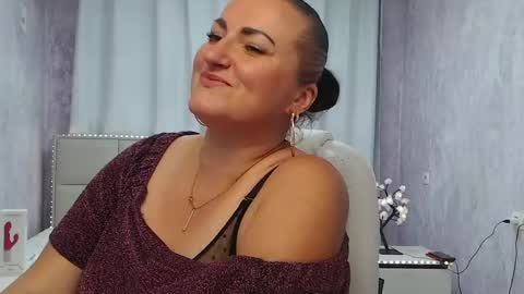 Snapshot of dianamgg chatting on May 2026 05:42:02 PM Diana online show from May 2026 05:42:02 PM