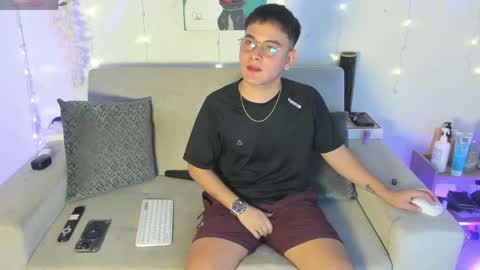 Diego Robles online show from June 2026 01:02:01 PM