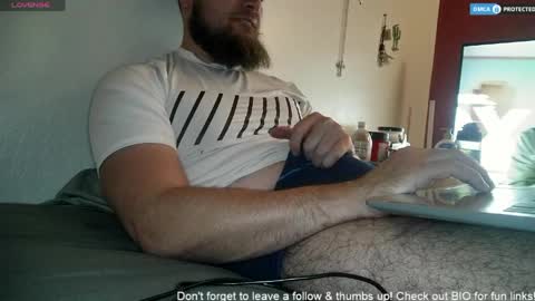 Snapshot of dikdowndaddy chatting on April 2026 04:37:01 AM Daddy online show from April 2026 04:37:01 AM