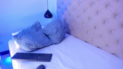 dikey_18 online show from December 2024 09:26:01 PM