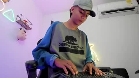 dikey_18 online show from December 2024 09:41:01 PM