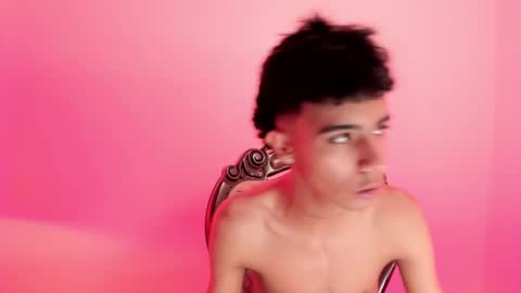 dikey_18 online show from February 2025 11:02:01 PM