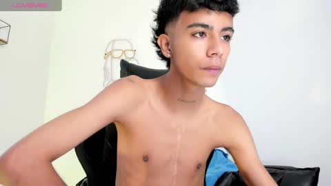 dikey_18 online show from February 2025 11:36:01 PM