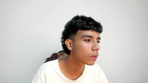 dikey_18 online show from February 2025 06:00:01 AM