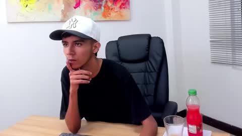 dikey_18 online show from February 2025 09:55:01 PM