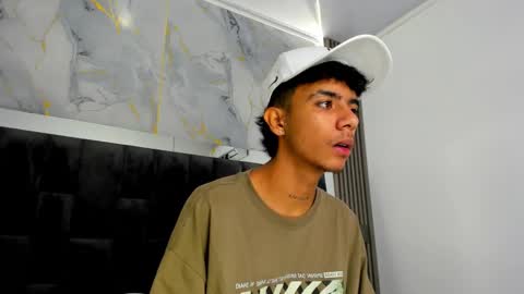 dikey_18 online show from March 2025 08:48:01 PM