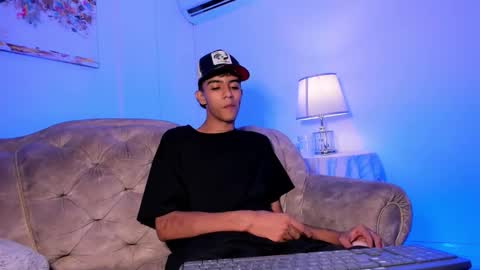 dikey_18 online show from September 2025 10:14:01 PM