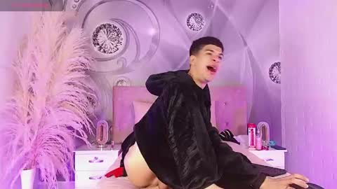 dilan_femboy_ online show from July 2026 02:23:01 PM