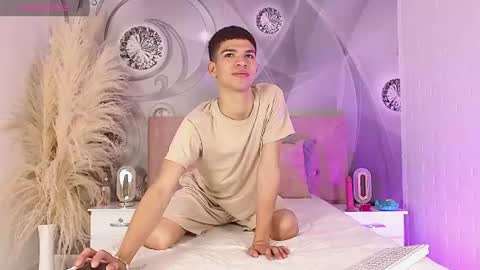 dilan_femboy_ online show from August 2026 02:30:01 PM