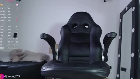 DilanJonnes online show from April 2026 07:00:01 PM