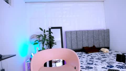 Snapshot of dina_mcry chatting on September 2025 10:10:01 PM DINA online show from September 2025 10:10:01 PM