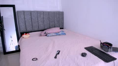 Snapshot of dina_mcry chatting on November 2025 08:58:01 PM DINA online show from November 2025 08:58:01 PM