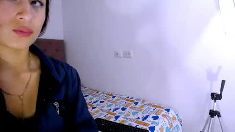 Snapshot of dina_mcry chatting on November 2025 10:42:01 PM DINA online show from November 2025 10:42:01 PM