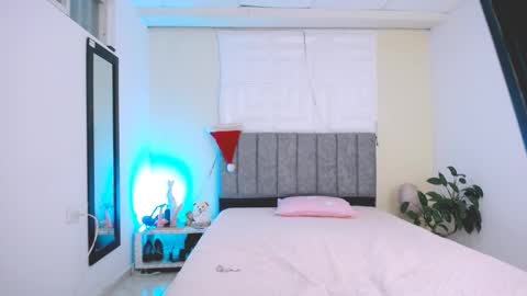 Snapshot of dina_mcry chatting on December 2025 10:38:01 PM DINA online show from December 2025 10:38:01 PM