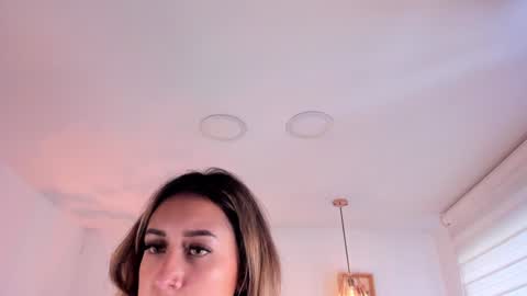 Snapshot of dina_ride chatting on December 2024 06:31:01 PM online show from December 2024 06:31:01 PM