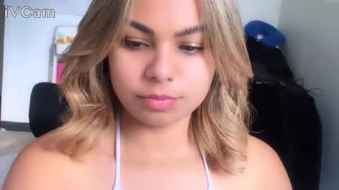 diosadeluniverso_ online show from October 2025 09:09:02 PM