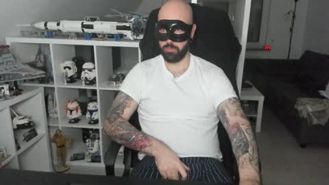 Snapshot of dirtybalws chatting on December 2024 01:24:02 AM Robert online show from December 2024 01:24:02 AM