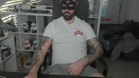 Snapshot of dirtybalws chatting on January 2025 02:43:01 PM Robert online show from January 2025 02:43:01 PM