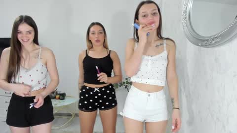 Gyna    Josie    online show from February 2026 01:57:01 AM