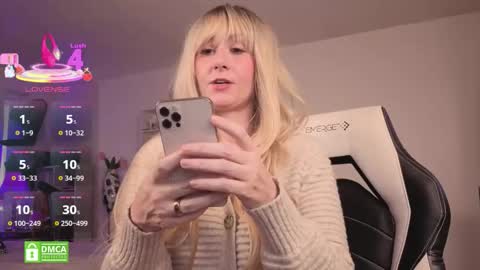 Snapshot of dirtylilsusie chatting on November 2025 08:10:01 PM Susie   online show from November 2025 08:10:01 PM