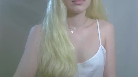 DitaMilton online show from November 2025 07:04:02 PM