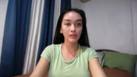 Snapshot of divina_graciaxx chatting on June 2026 09:52:01 AM DIVINA online show from June 2026 09:52:01 AM
