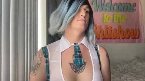 Snapshot of divinathedivine chatting on October 2025 07:32:01 PM divinathedivine online show from October 2025 07:32:01 PM