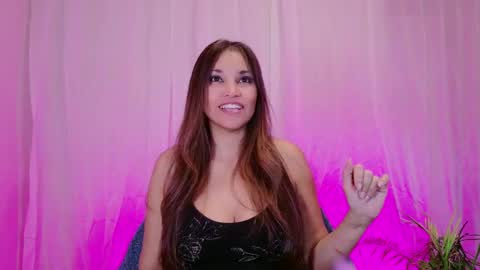 Snapshot of divinelynn chatting on January 2025 06:53:02 PM DivineLynn online show from January 2025 06:53:02 PM