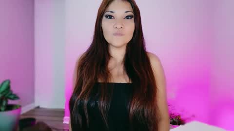 Snapshot of divinelynn chatting on November 2025 07:05:01 PM DivineLynn online show from November 2025 07:05:01 PM