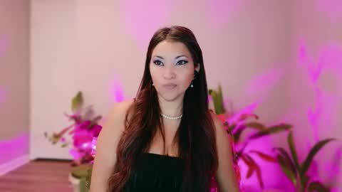 Snapshot of divinelynn chatting on February 2026 06:14:01 PM DivineLynn online show from February 2026 06:14:01 PM