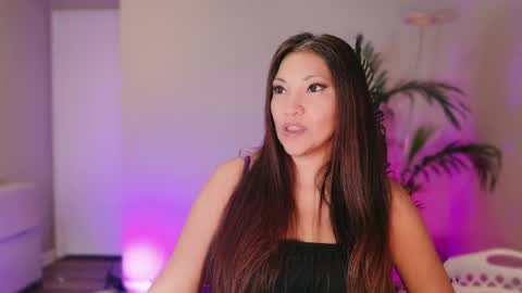 DivineLynn online show from April 2026 02:12:02 PM