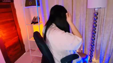 Snapshot of divorced_ms_valeria chatting on February 2026 07:17:01 AM Vally online show from February 2026 07:17:01 AM