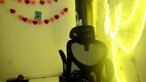 Snapshot of dmitrisanders1 chatting on February 2026 12:09:02 AM Maybe in pvt online show from February 2026 12:09:02 AM